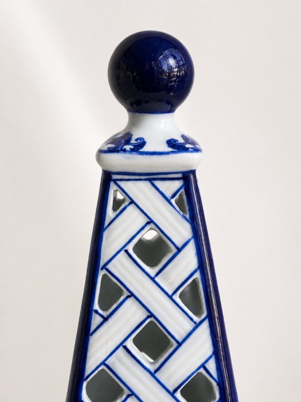 Bombay Co Blue White Porcelain Lattice Obelisk Candle Holder 10” NWOT - Picture 5 of 12